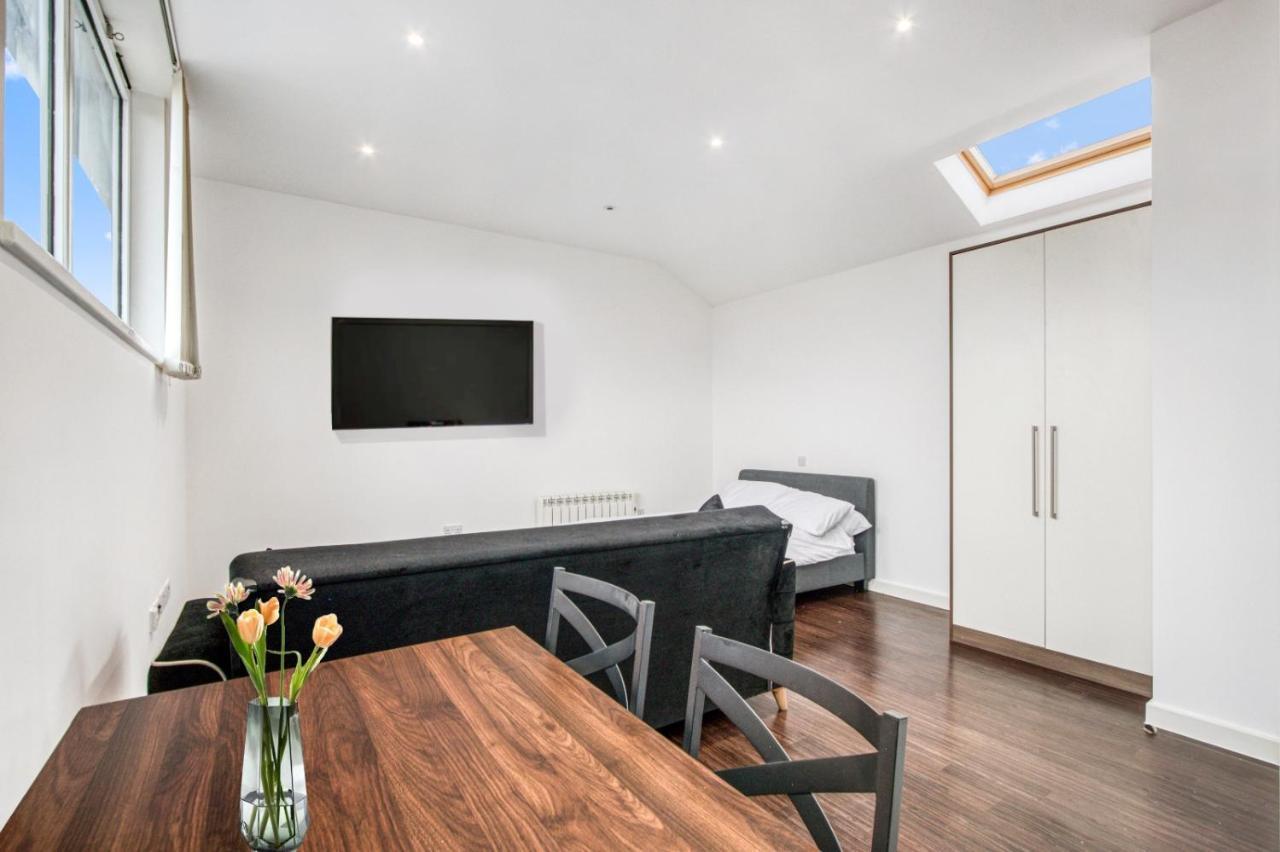 Апартаменты Stylish Studio By Heathrow Airport Лондон Экстерьер фото